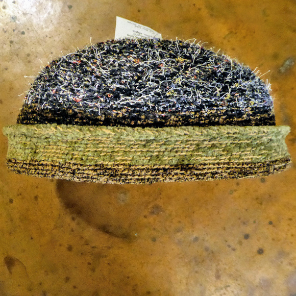 Hand crocheted hat of the softest Chenille - Picture 4 of 6